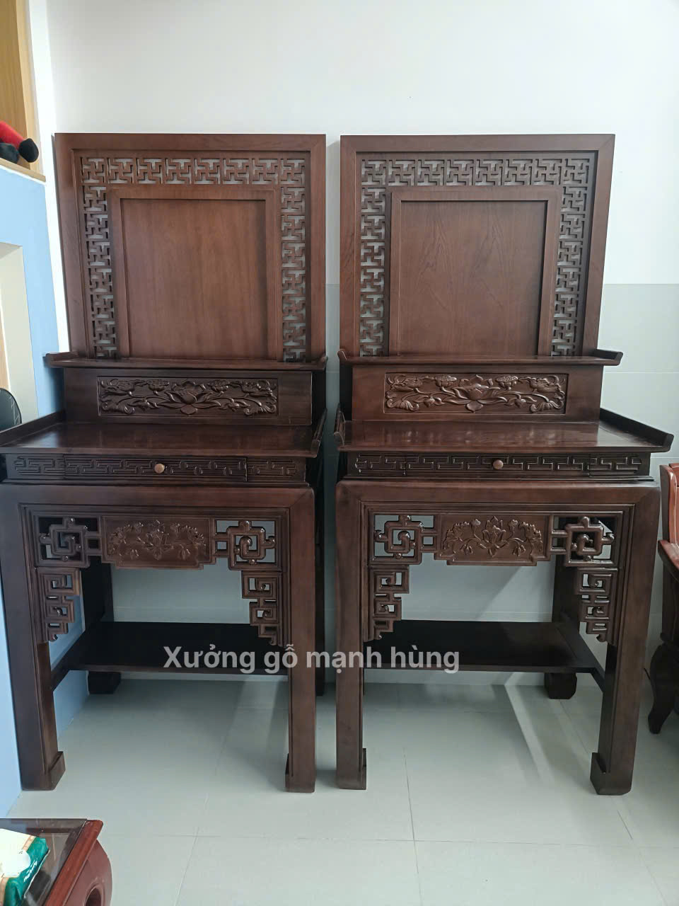Bàn thờ 2 tầng mẫu sen màu óc chó ngang 88