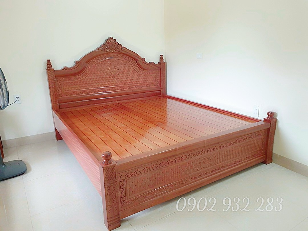 Giường ngủ đẹp mẫu nữ hoàng gỗ sồi